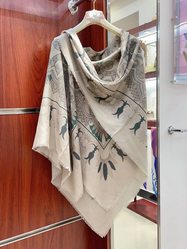 Loro Piana Scarf LPC00061 Loro Piana Scarf LPC00061